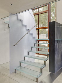 Картинка лестница со стеклом